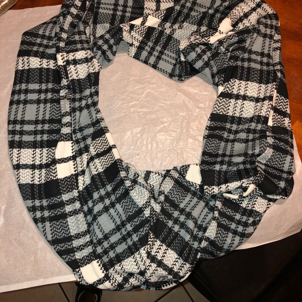 Alepo winter essential Scarf - Picture 4 of 8
